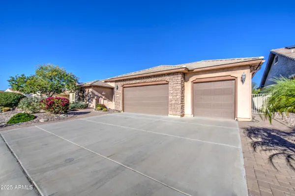 Property Slideshow image 3 of 46 | 6860 w trenton way, Florence, AZ, 85132