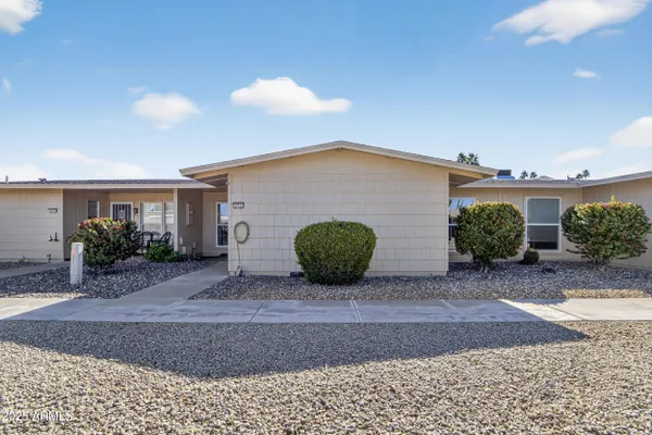 Property Slideshow image 3 of 42 | 17211 n pinion ln, Sun City, AZ, 85373