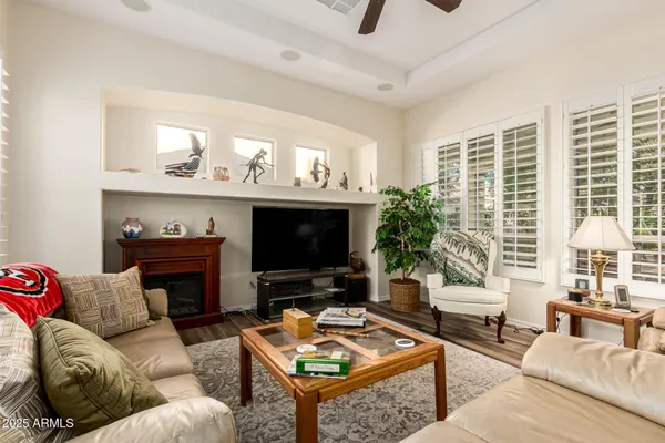 Property Slideshow image 3 of 24 | 4271 e sourwood dr, Gilbert, AZ, 85298