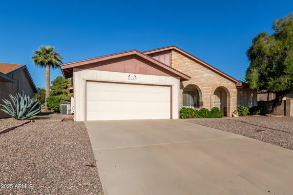 Property Slideshow image 2 of 42 | 8166 e pueblo ave, Mesa, AZ, 85208