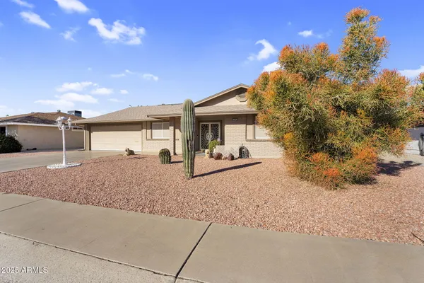 Property Slideshow image 3 of 89 | 13812 n kaanapali dr, Sun City, AZ, 85351