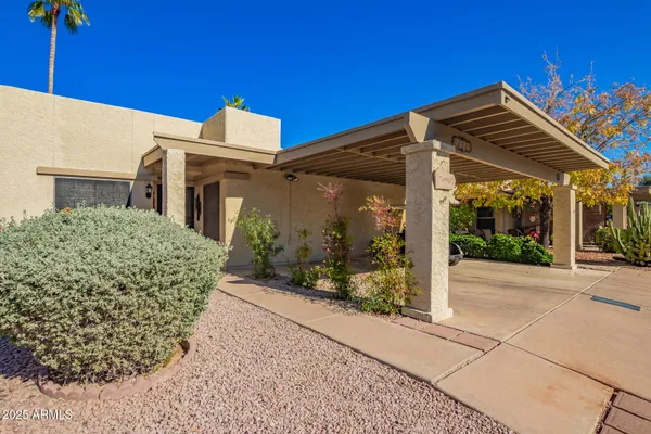 Property Slideshow image 2 of 47 | 7712 e columbine way, Mesa, AZ, 85208