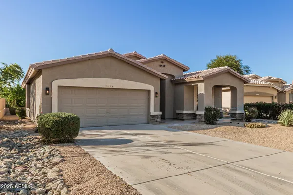 Property Slideshow image 2 of 32 | 5126 s sugarberry ct, Gilbert, AZ, 85298