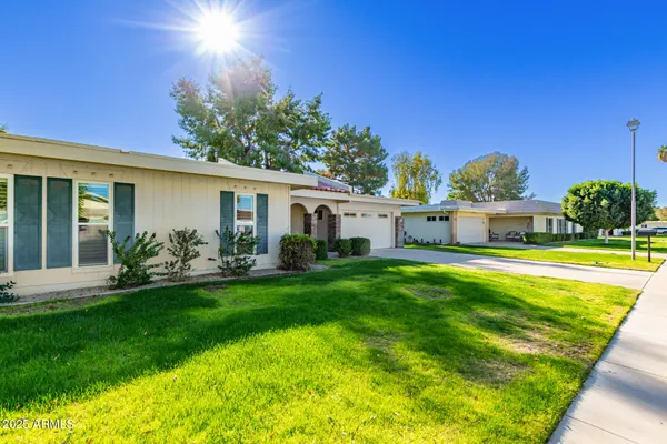 Property Slideshow image 2 of 30 | 10105 w highwood ln, Sun City, AZ, 85373