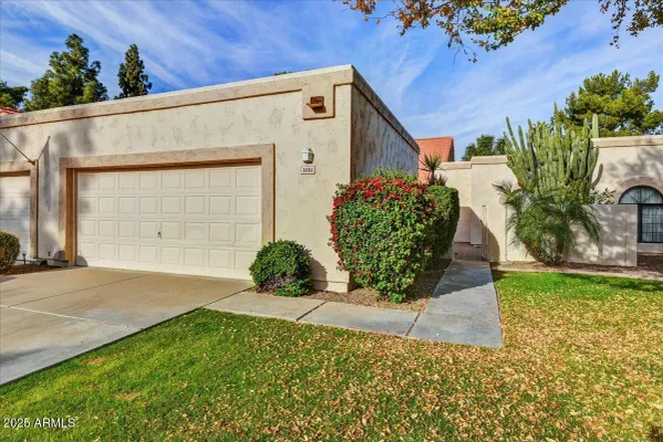 Property Slideshow image 2 of 23 | 9404 w morrow dr, Peoria, AZ, 85382