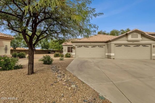 Property Slideshow image 2 of 30 | 10408 w burnett rd, Peoria, AZ, 85382