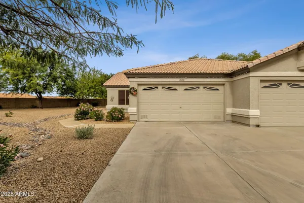 Property Slideshow image 3 of 30 | 10408 w burnett rd, Peoria, AZ, 85382