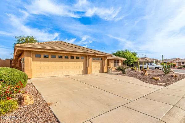 Property Slideshow image 2 of 31 | 11064 e olla ave, Mesa, AZ, 85212