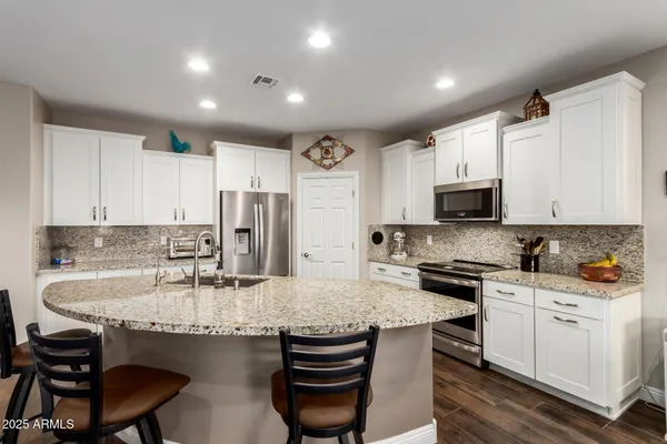 Property Slideshow image 2 of 66 | 7811 w silver spring way, Florence, AZ, 85132