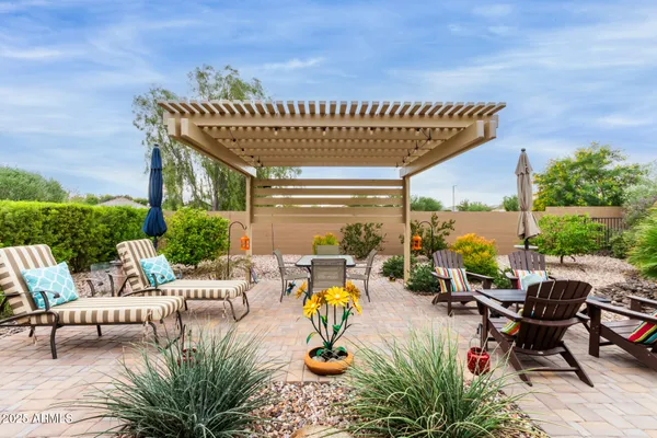 Property Slideshow image 3 of 66 | 7811 w silver spring way, Florence, AZ, 85132