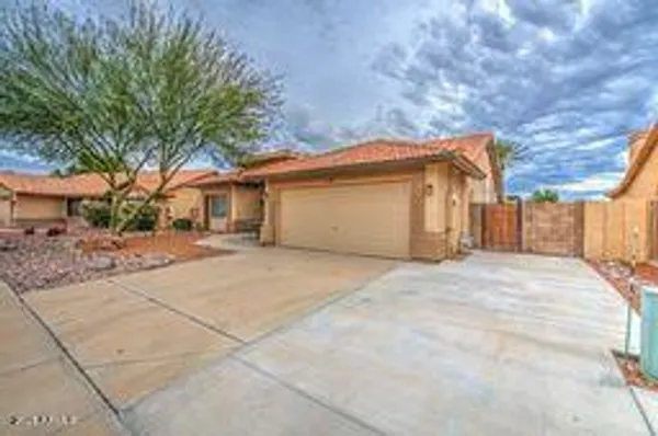 Property Slideshow image 3 of 27 | 11001 w yukon dr, Peoria, AZ, 85373