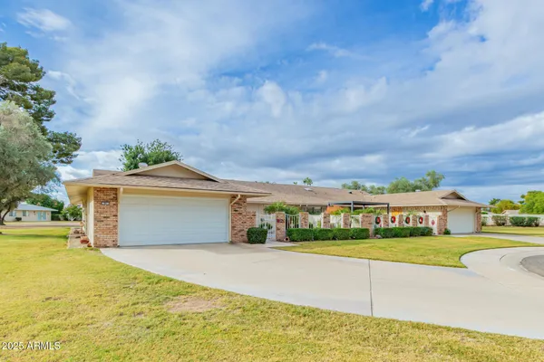 Property Slideshow image 2 of 29 | 9871 w country club ct, Sun City, AZ, 85373