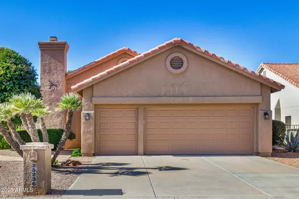 Property Slideshow image 2 of 48 | 25236 s flame tree dr, Sun Lakes, AZ, 85248