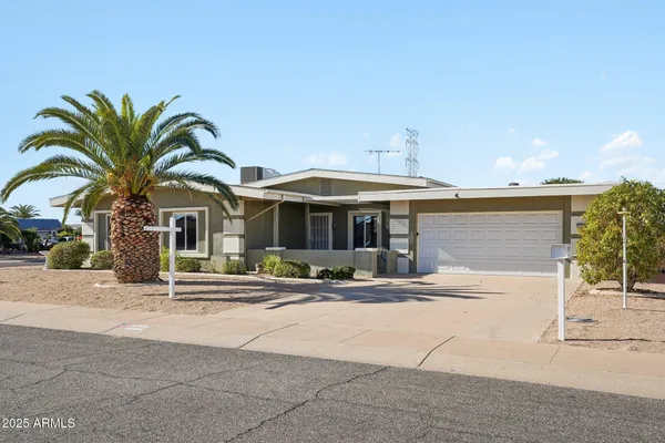 Property Slideshow image 3 of 38 | 11146 w jacaranda dr, Sun City, AZ, 85373