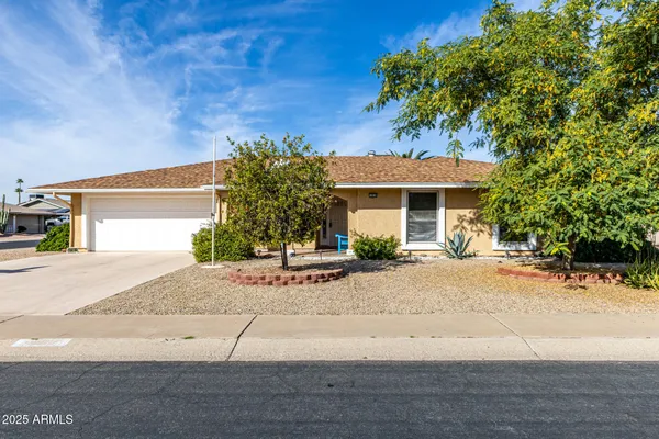 Property Slideshow image 2 of 59 | 13810 n kaanapali dr, Sun City, AZ, 85351