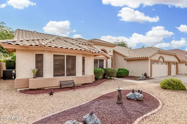 Property Slideshow image 3 of 42 | 9007 w kerry ln, Peoria, AZ, 85382