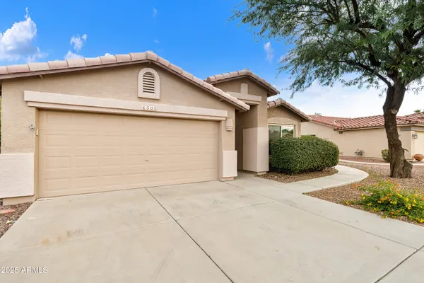 Property Slideshow image 3 of 54 | 4300 e cassia ln, Gilbert, AZ, 85298