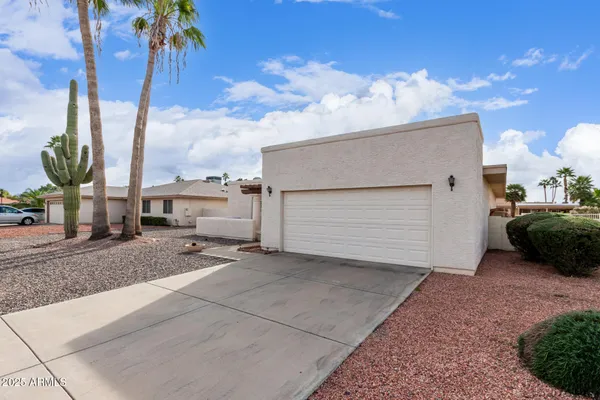 Property Slideshow image 2 of 27 | 10505 e silvertree dr, Sun Lakes, AZ, 85248