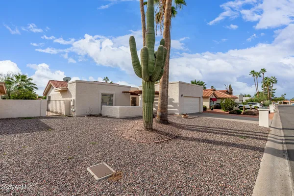 Property Slideshow image 3 of 27 | 10505 e silvertree dr, Sun Lakes, AZ, 85248