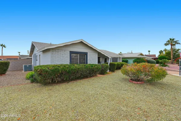 Property Slideshow image 2 of 42 | 10365 w pinehurst dr, Sun City, AZ, 85351