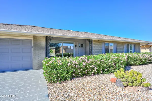 Property Slideshow image 2 of 40 | 9301 w glen oaks cir, Sun City, AZ, 85351