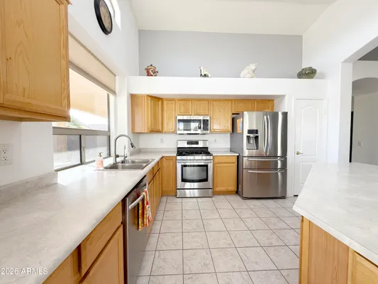 Property Slideshow image 3 of 11 | 17527 n phoenician dr, Surprise, AZ, 85374