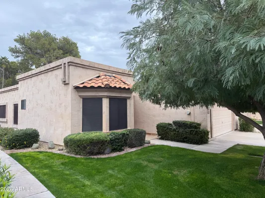 Property Slideshow image 2 of 48 | 9322 w topeka dr, Peoria, AZ, 85382