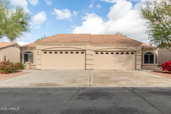 Property Slideshow image 2 of 39 | 2101 s yellow wood 19, Mesa, AZ, 85209