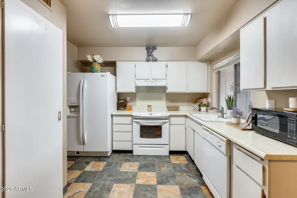 Property Slideshow image 3 of 34 | 10879 w thunderbird blvd, Sun City, AZ, 85351