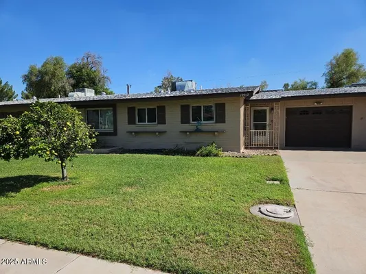 Property Slideshow image 2 of 31 | 10013 w lakeview cir, Sun City, AZ, 85351