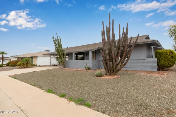 Property Slideshow image 3 of 27 | 10502 w meade dr, Sun City, AZ, 85351