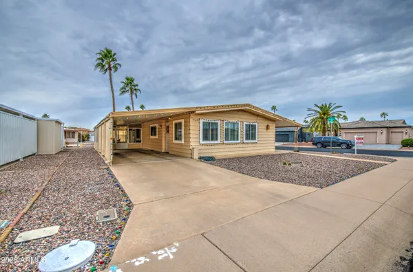 Property Slideshow image 2 of 43 | 2347 n nicklaus dr, Mesa, AZ, 85215
