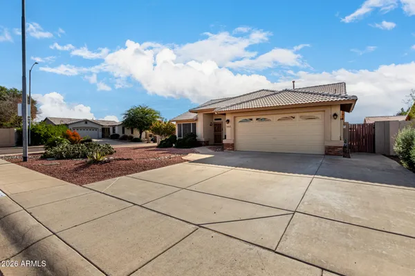 Property Slideshow image 3 of 30 | 10813 w wikieup ln, Peoria, AZ, 85373