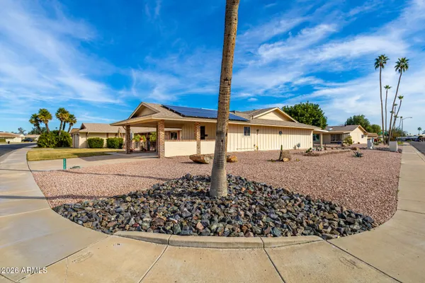 Property Slideshow image 2 of 26 | 10439 w kingswood cir, Sun City, AZ, 85351