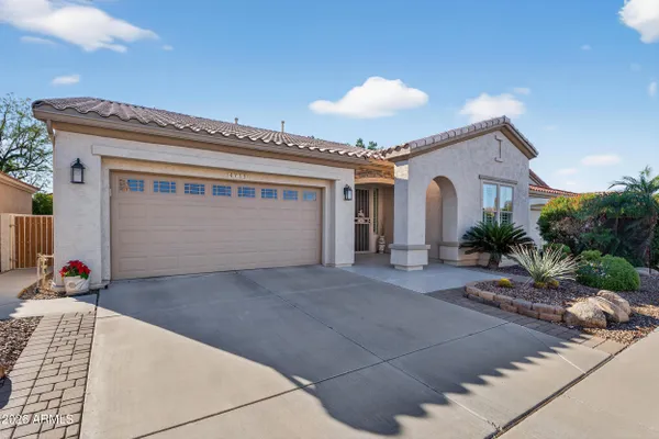 Property Slideshow image 2 of 60 | 4715 e carob dr, Gilbert, AZ, 85298