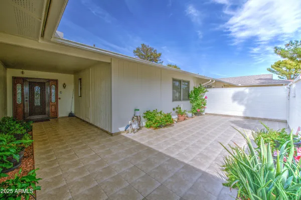 Property Slideshow image 2 of 32 | 9874 w highwood ct, Sun City, AZ, 85373