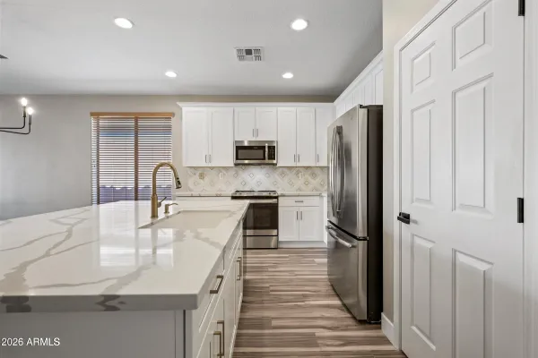 Property Slideshow image 3 of 72 | 41432 n bent creek way, Phoenix, AZ, 85086