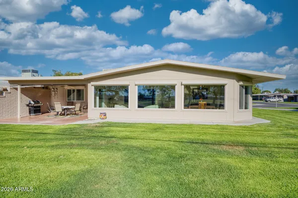 Property Slideshow image 3 of 31 | 10046 w lakeview cir, Sun City, AZ, 85351