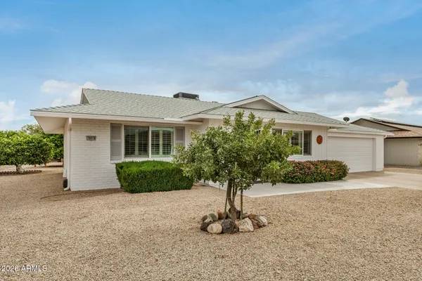 Property Slideshow image 2 of 28 | 19619 n signal butte cir, Sun City, AZ, 85373