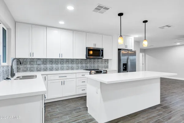 Property Slideshow image 3 of 30 | 10602 w cumberland dr, Sun City, AZ, 85351