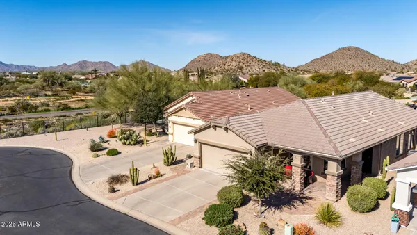 Property Slideshow image 3 of 67 | 328 w peak pl, San Tan Valley, AZ, 85143