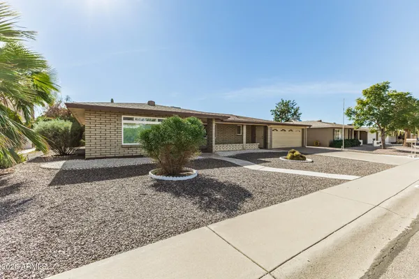 Property Slideshow image 2 of 36 | 6231 e ellis st, Mesa, AZ, 85205