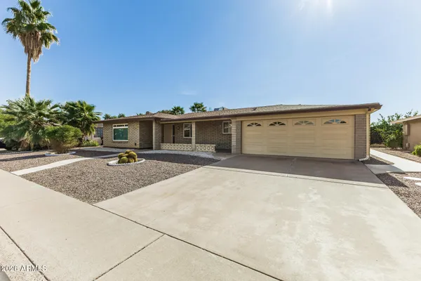 Property Slideshow image 3 of 36 | 6231 e ellis st, Mesa, AZ, 85205