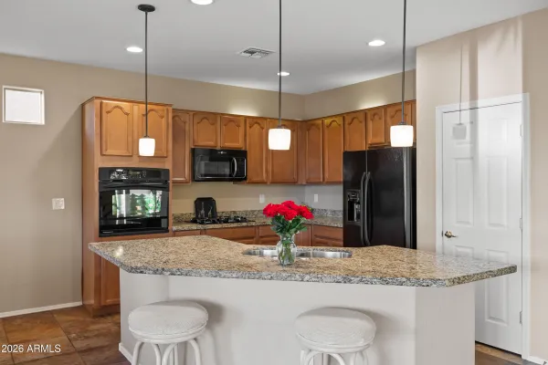 Property Slideshow image 3 of 51 | 20250 n oxbow ln, Maricopa, AZ, 85138