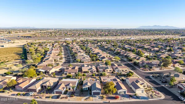 Property Slideshow image 2 of 62 | 21527 n casa royale dr, Surprise, AZ, 85387