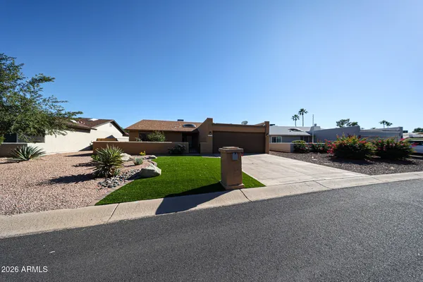 Property Slideshow image 2 of 42 | 9833 e watford way, Sun Lakes, AZ, 85248
