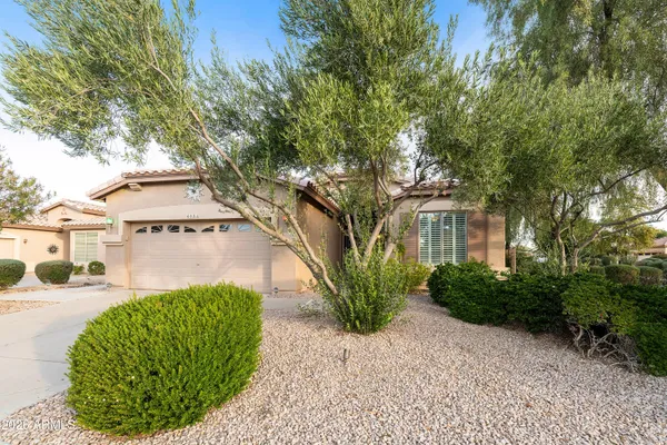 Property Slideshow image 3 of 50 | 4624 e indigo st, Gilbert, AZ, 85298