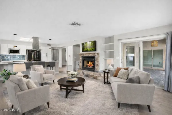 Property Slideshow image 2 of 37 | 13014 s 40th pl, Phoenix, AZ, 85044