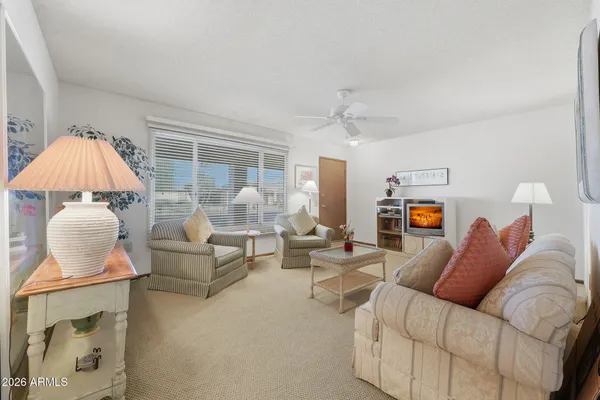 Property Slideshow image 2 of 30 | 20001 n willow creek cir, Sun City, AZ, 85373