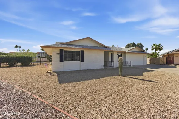 Property Slideshow image 3 of 29 | 9875 w magnolia ct, Sun City, AZ, 85373